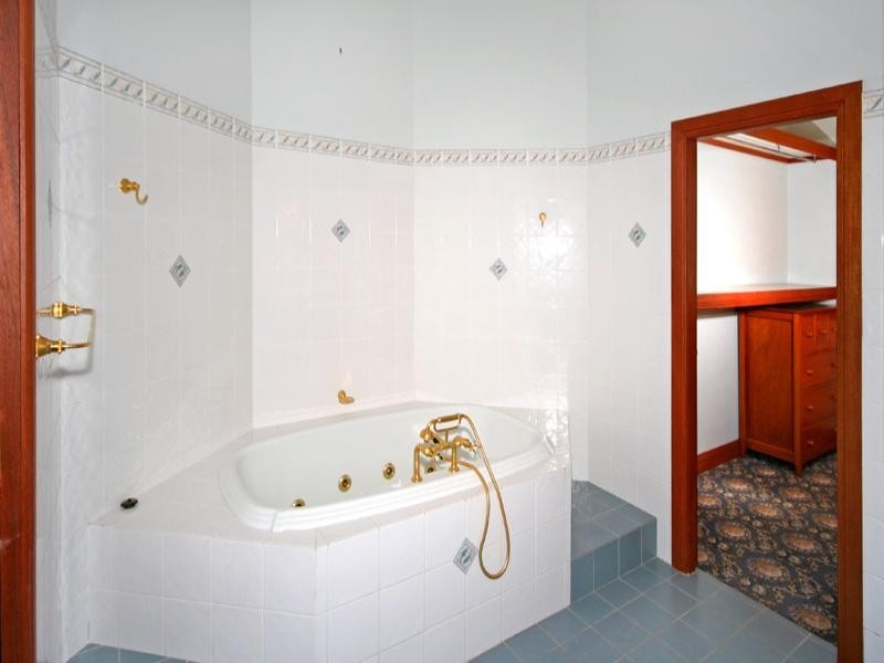 96 Daley Avenue, Daleys Point NSW 2257