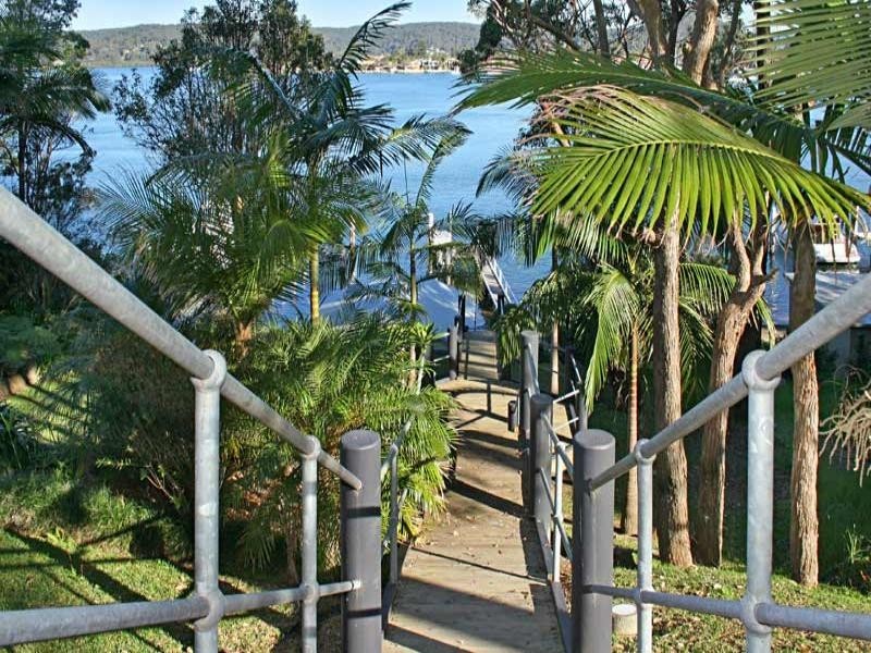 96 Daley Avenue, Daleys Point NSW 2257