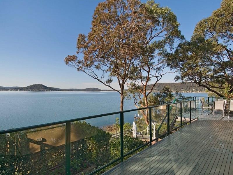 2 Coogee Road, Point Clare NSW 2250