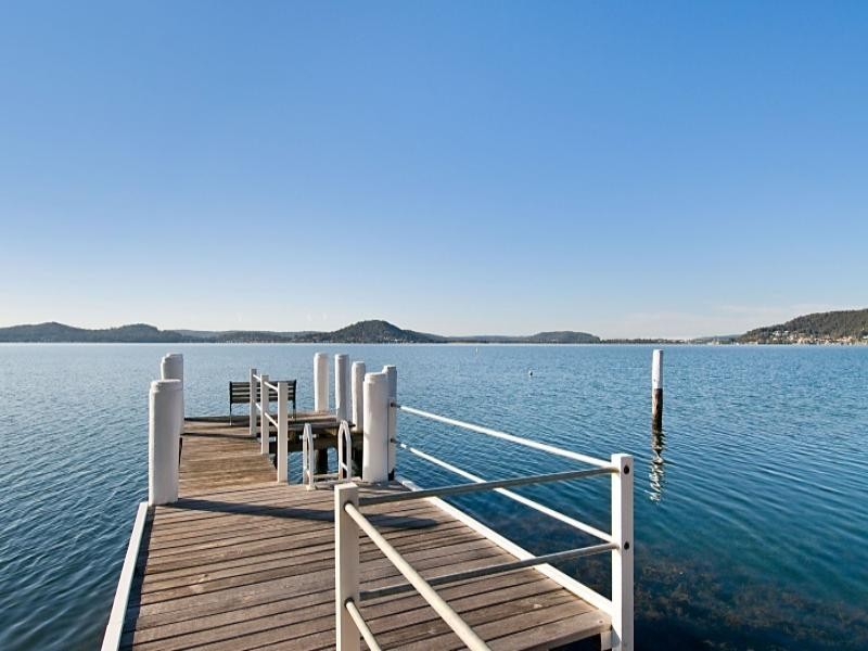 2 Coogee Road, Point Clare NSW 2250