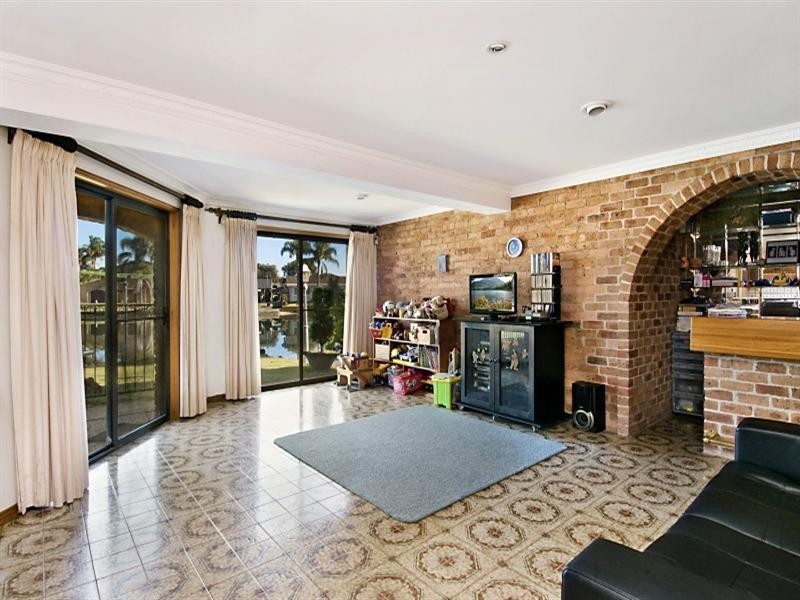 13 Long Arm Parade, St Huberts Island NSW 2257