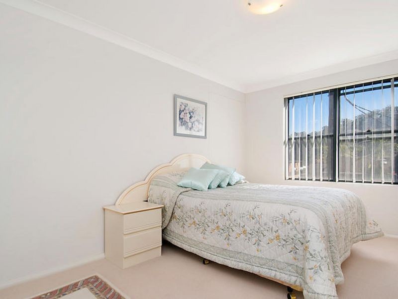 2/1 Creighton Lane, Point Frederick NSW 2250