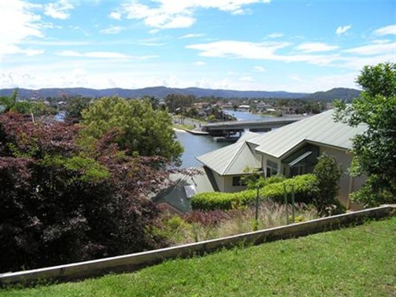 8 Daley Avenue, Daleys Point NSW 2257