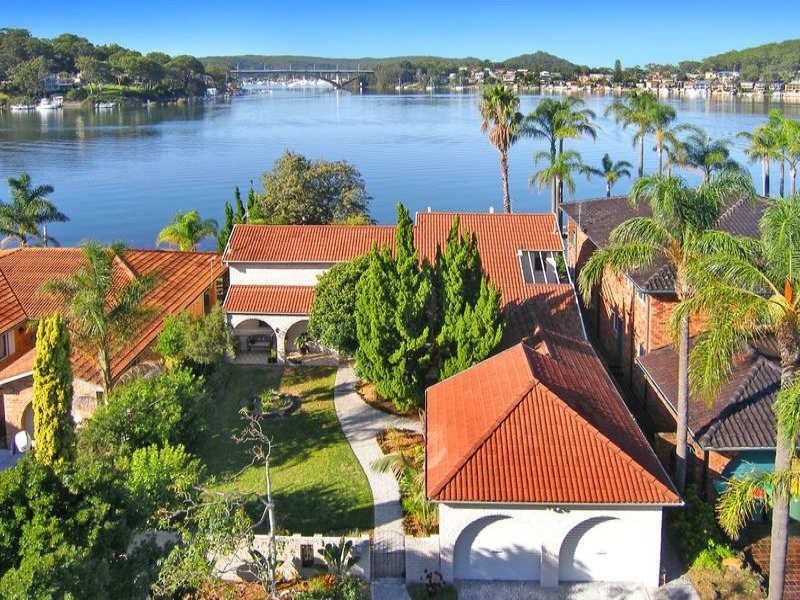 9 CUTTLEFISH Parade, St Huberts Island NSW 2257