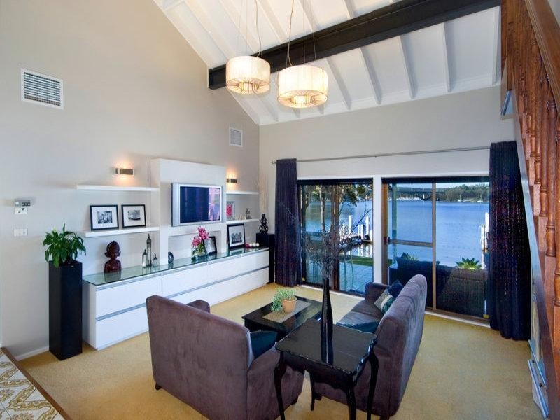 9 CUTTLEFISH Parade, St Huberts Island NSW 2257