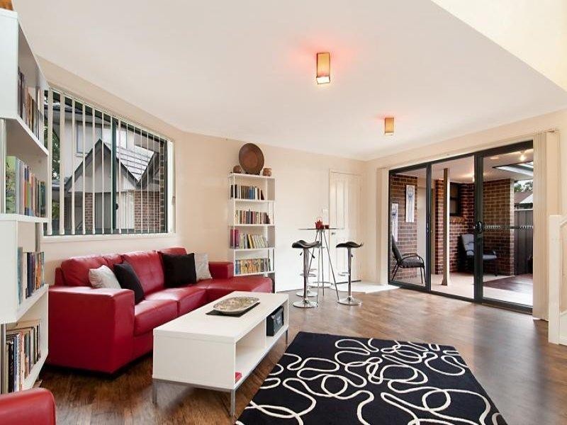 2/61 Paton Street, Woy Woy NSW 2256