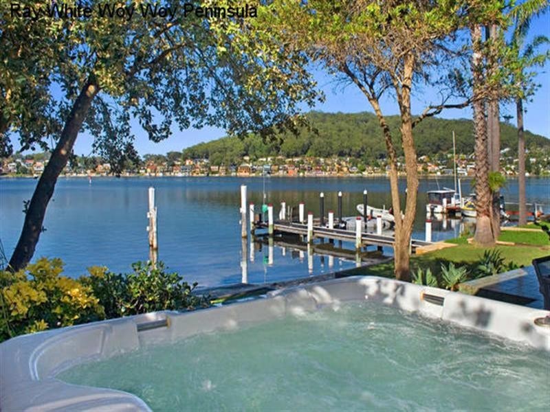 9 CUTTLEFISH Parade, St Huberts Island NSW 2257