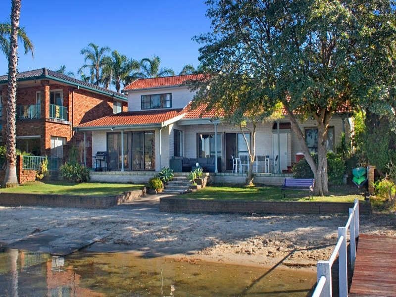 9 CUTTLEFISH Parade, St Huberts Island NSW 2257