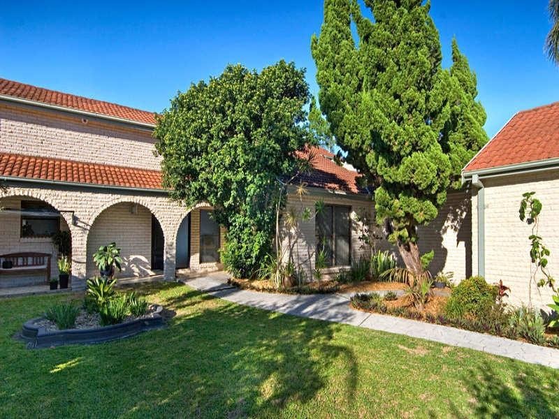 9 CUTTLEFISH Parade, St Huberts Island NSW 2257