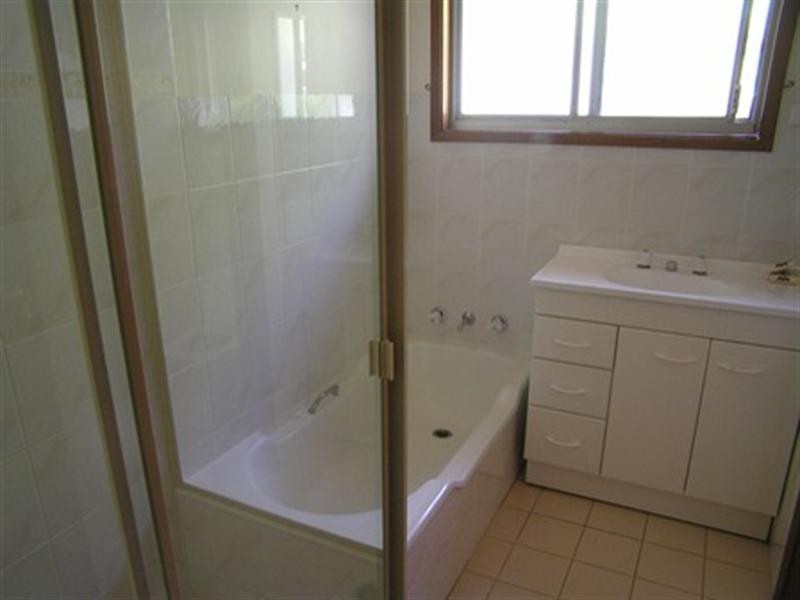 8 Daley Avenue, Daleys Point NSW 2257