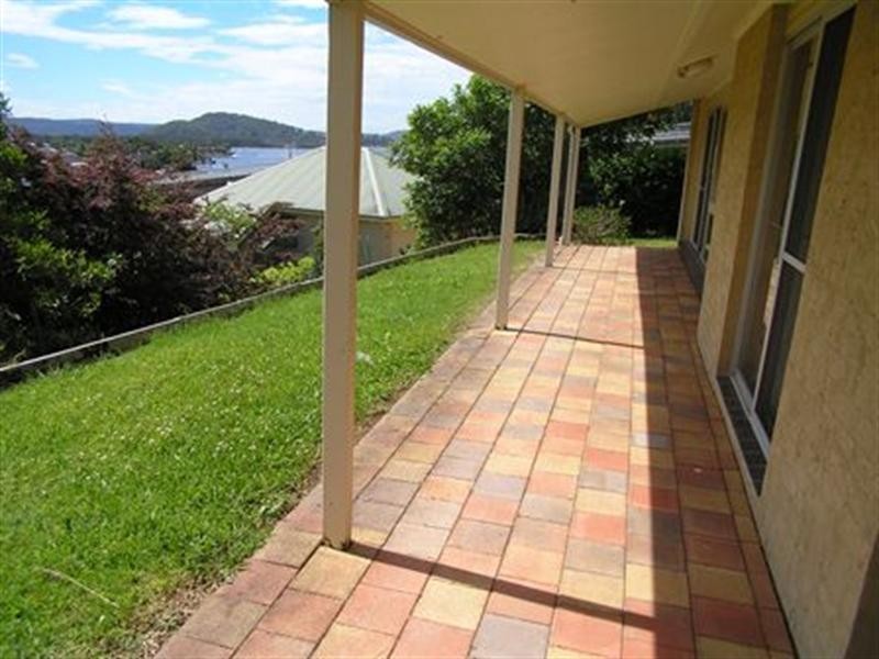 8 Daley Avenue, Daleys Point NSW 2257