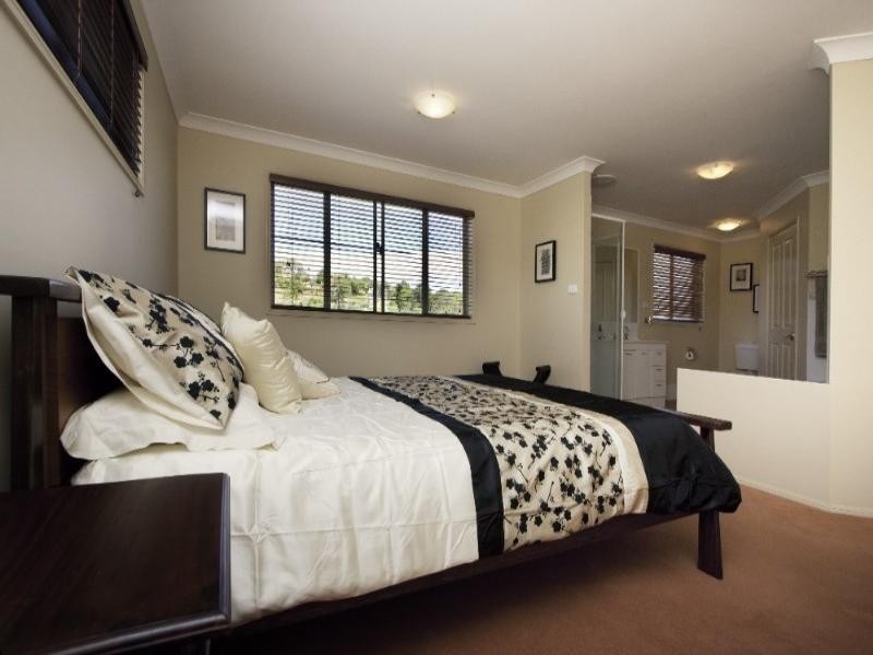 50 Whispering Valley Drive, Richmond Hill NSW 2480