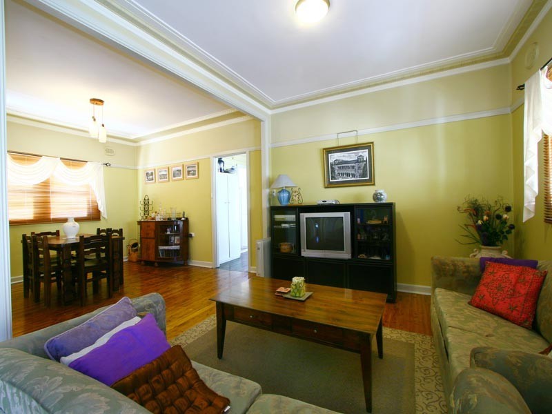 238 Gladstone Avenue, Mount Saint Thomas NSW 2500