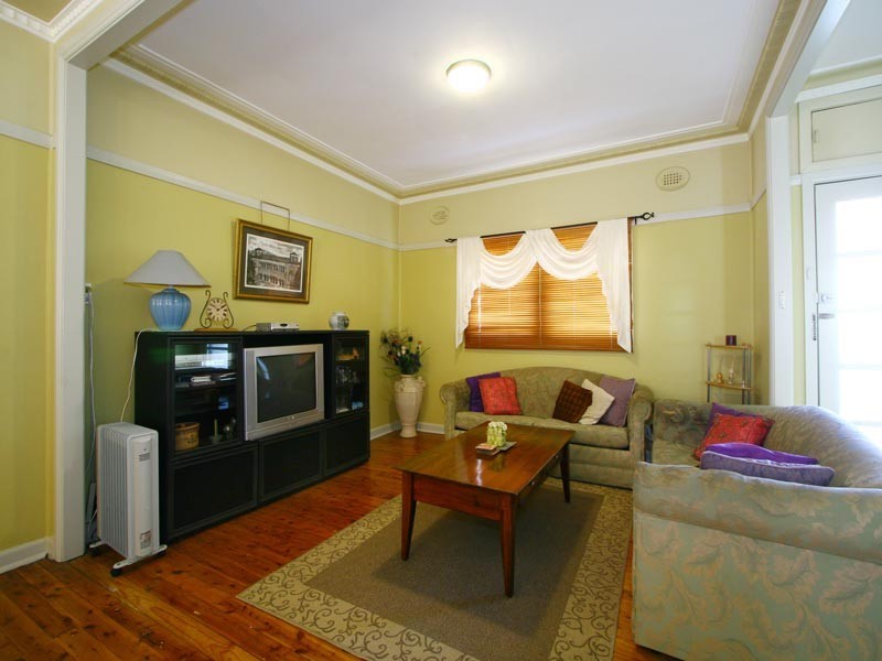 238 Gladstone Avenue, Mount Saint Thomas NSW 2500
