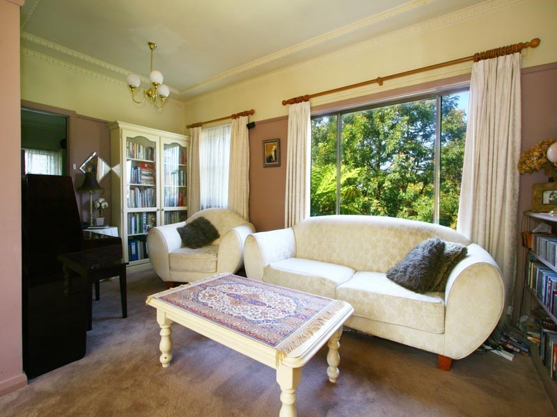 35 Ocean Street, Mount Saint Thomas NSW 2500