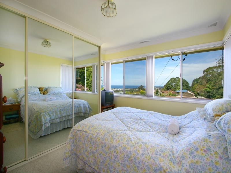 28 Nardoo Crescent, Thirroul NSW 2515