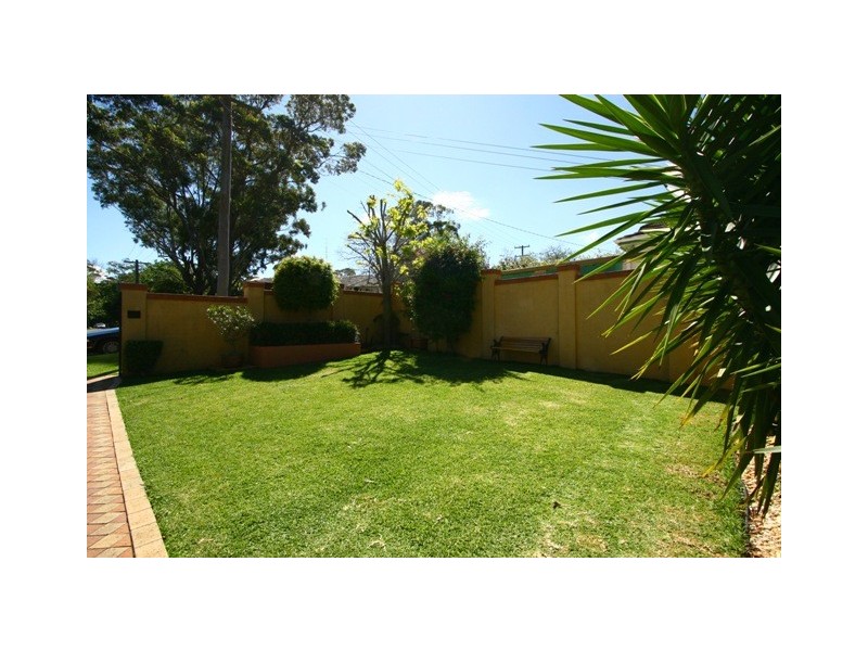 33 Byrarong Avenue, Mangerton NSW 2500