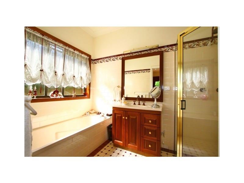 33 Byrarong Avenue, Mangerton NSW 2500