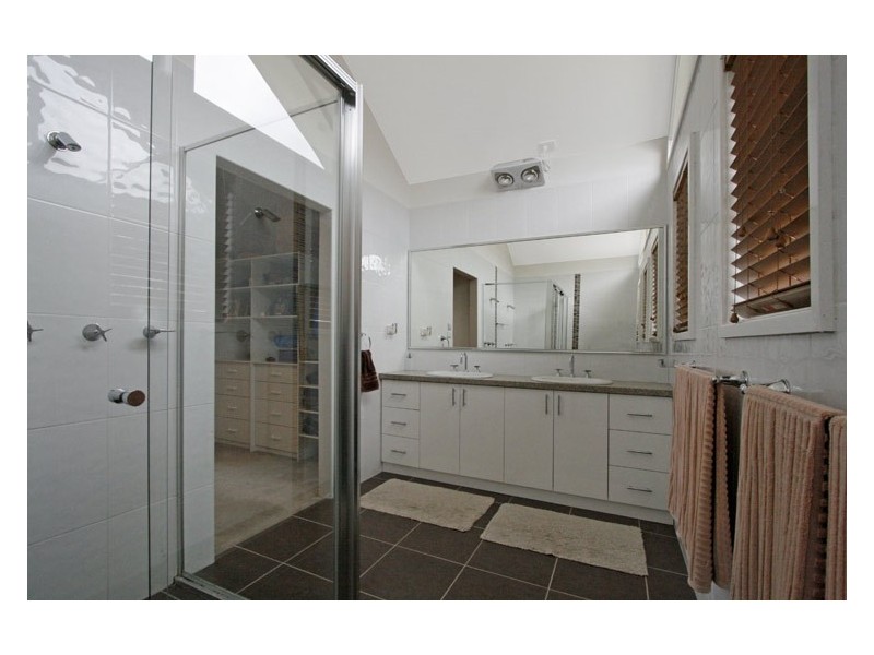15 Silvertop Parade, Cordeaux Heights NSW 2526