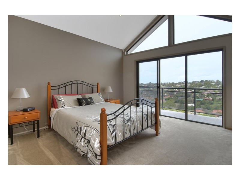 15 Silvertop Parade, Cordeaux Heights NSW 2526
