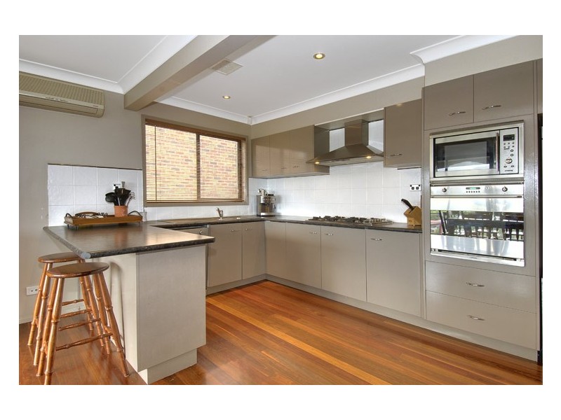15 Silvertop Parade, Cordeaux Heights NSW 2526