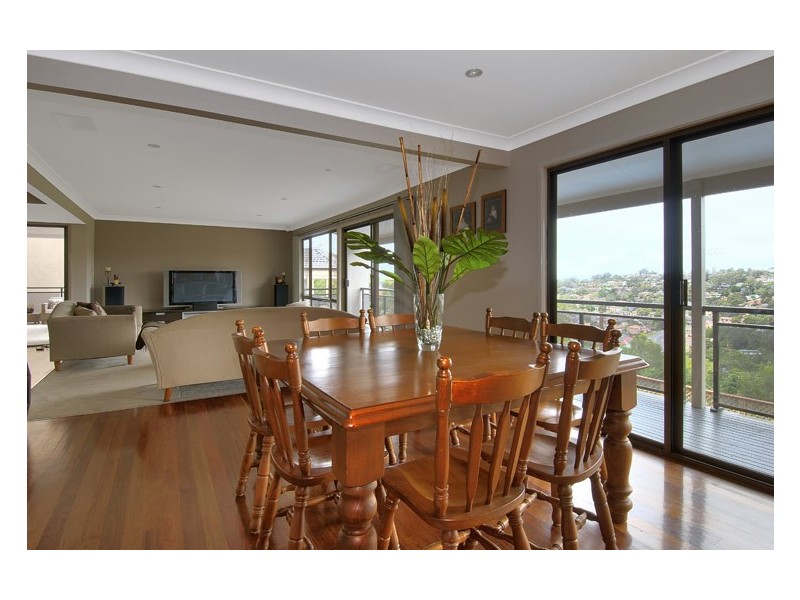15 Silvertop Parade, Cordeaux Heights NSW 2526