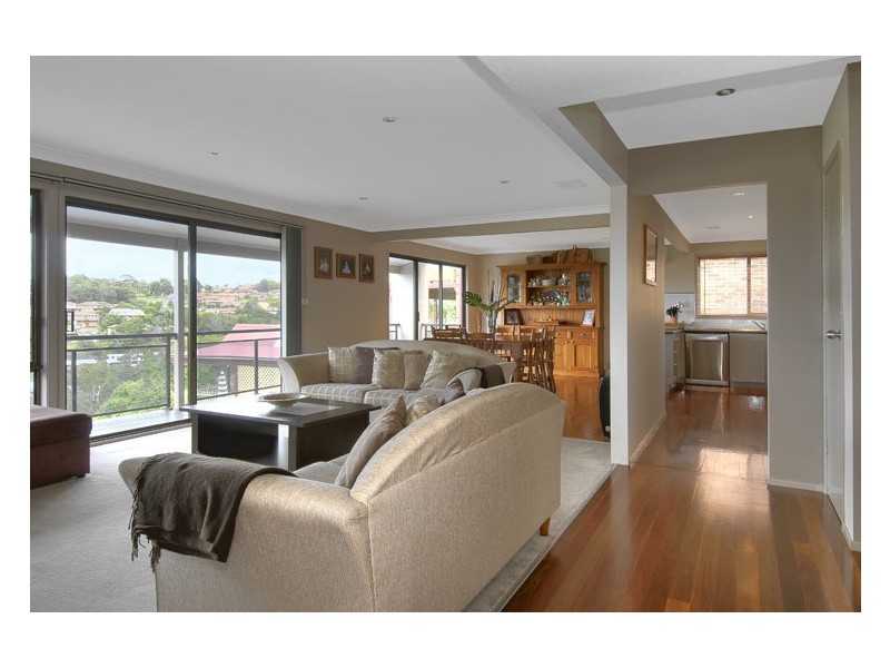 15 Silvertop Parade, Cordeaux Heights NSW 2526