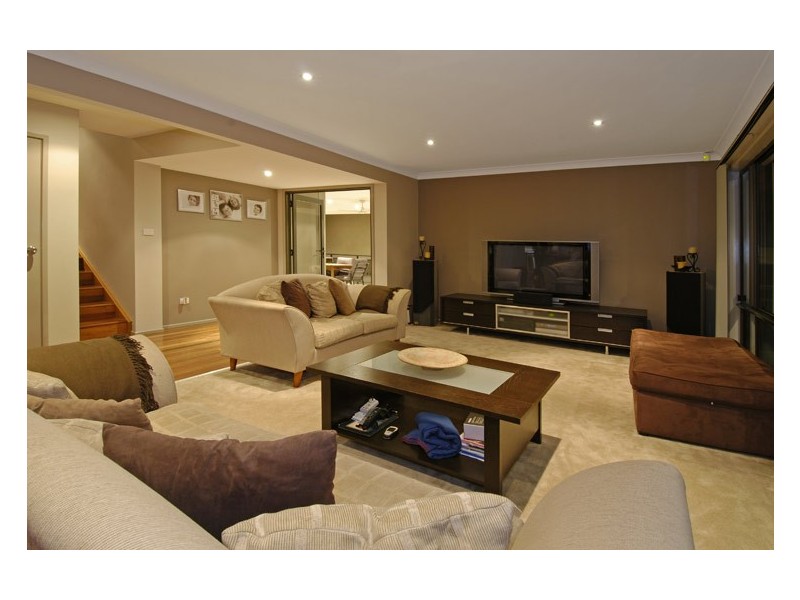 15 Silvertop Parade, Cordeaux Heights NSW 2526