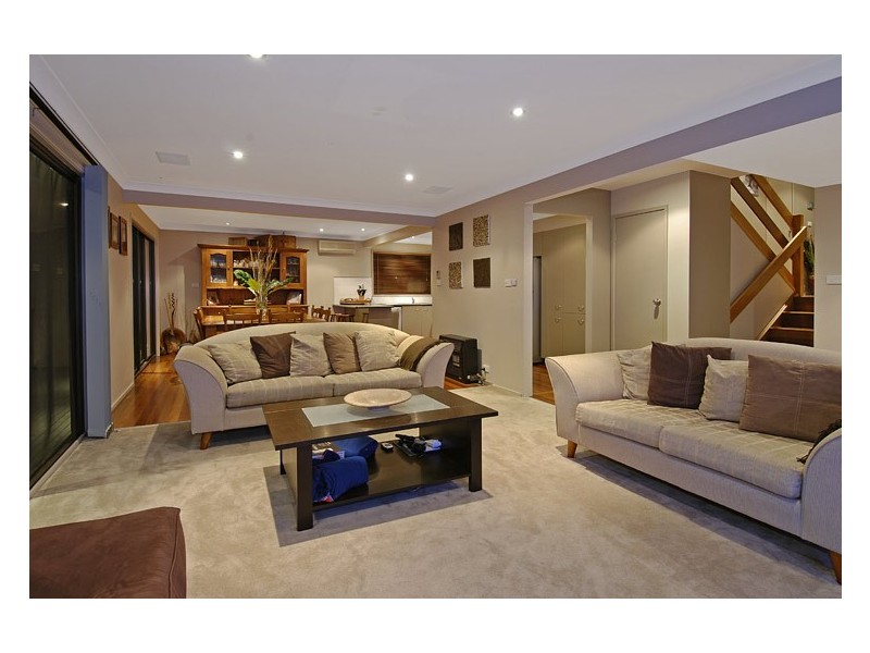 15 Silvertop Parade, Cordeaux Heights NSW 2526