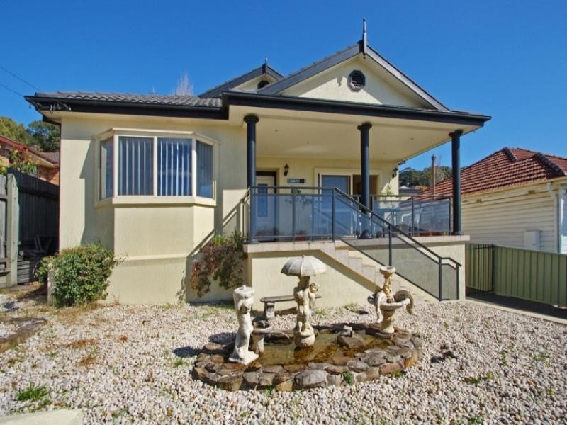 6 Harold Street, Coniston NSW 2500