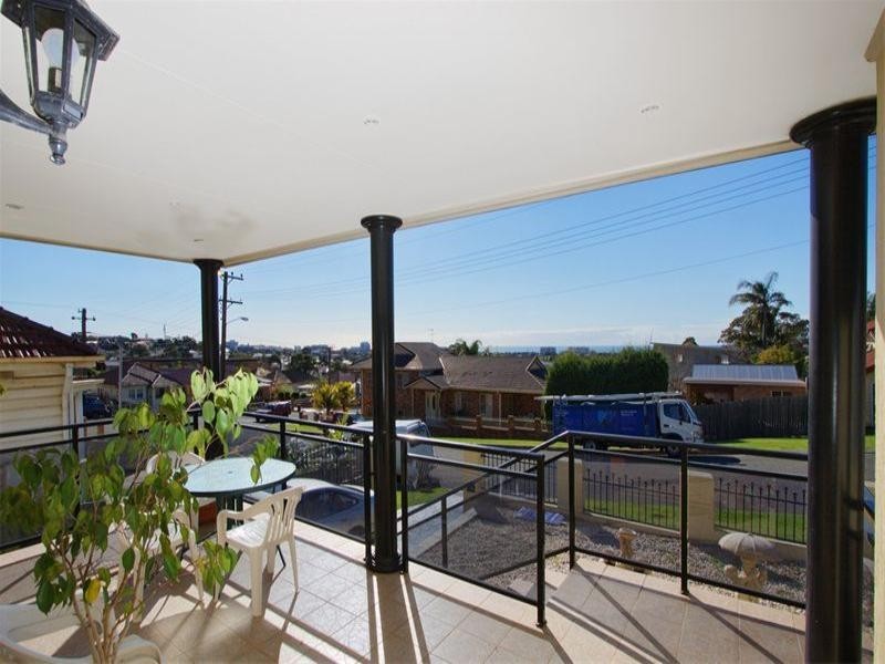 6 Harold Street, Coniston NSW 2500