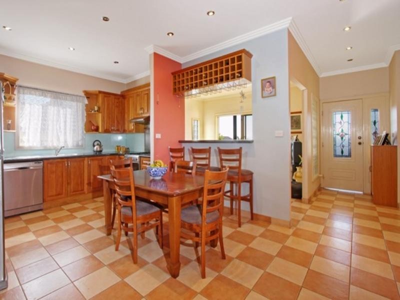 6 Harold Street, Coniston NSW 2500