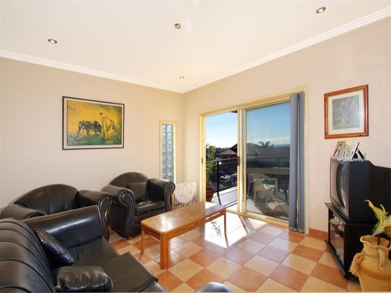 6 Harold Street, Coniston NSW 2500