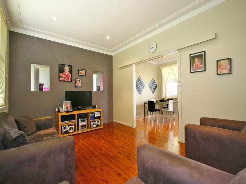 8 Rink Road, Dapto NSW 2530