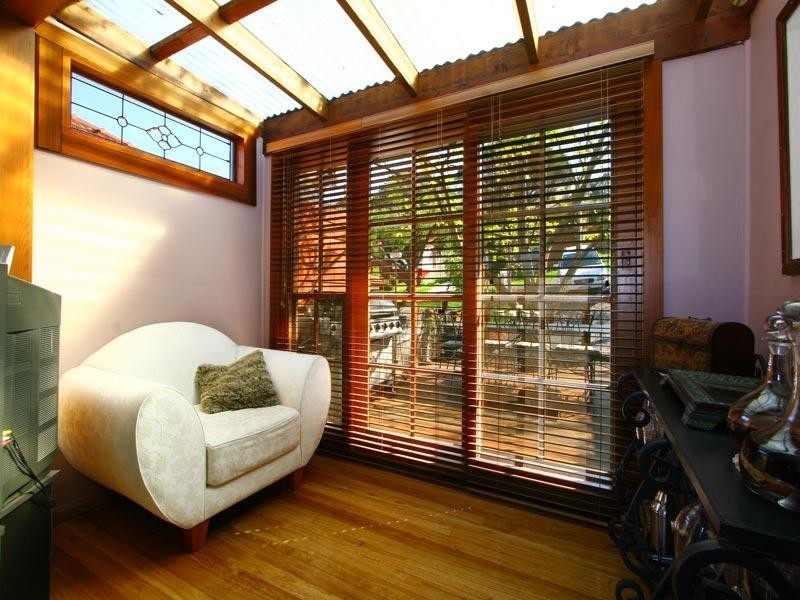 35 Ocean Street, Mount Saint Thomas NSW 2500