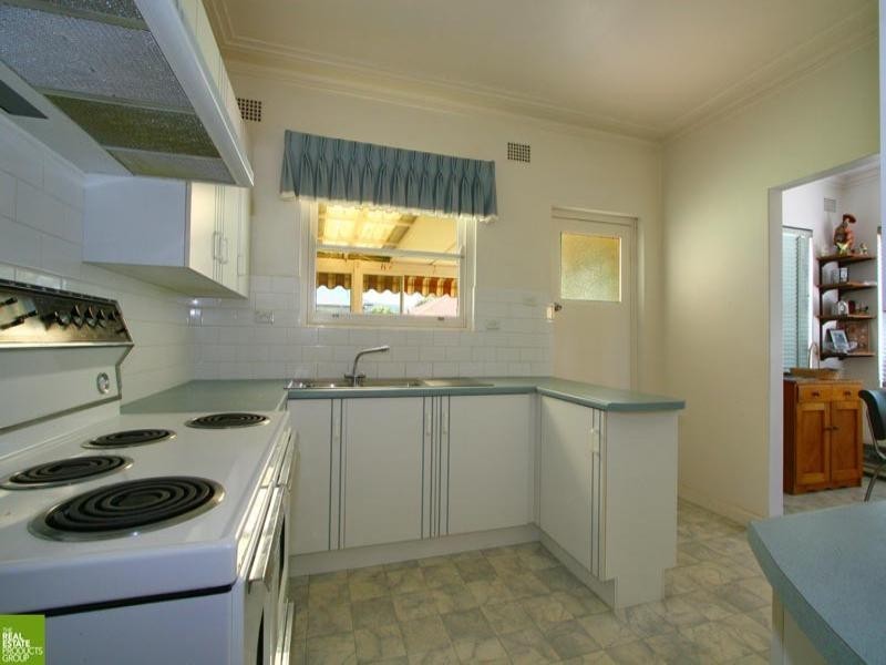 6 St Georges Avenue, Figtree NSW 2525