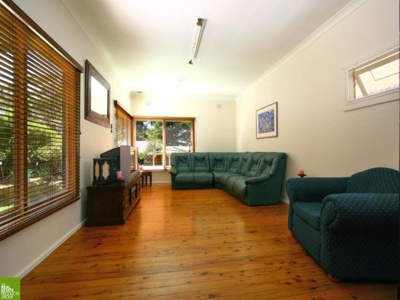 4 Reservoir Street, Mangerton NSW 2500