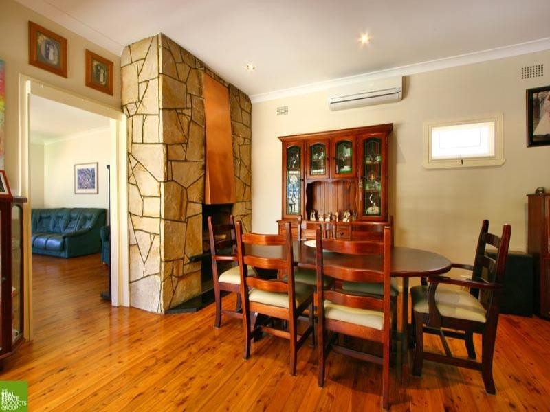 4 Reservoir Street, Mangerton NSW 2500