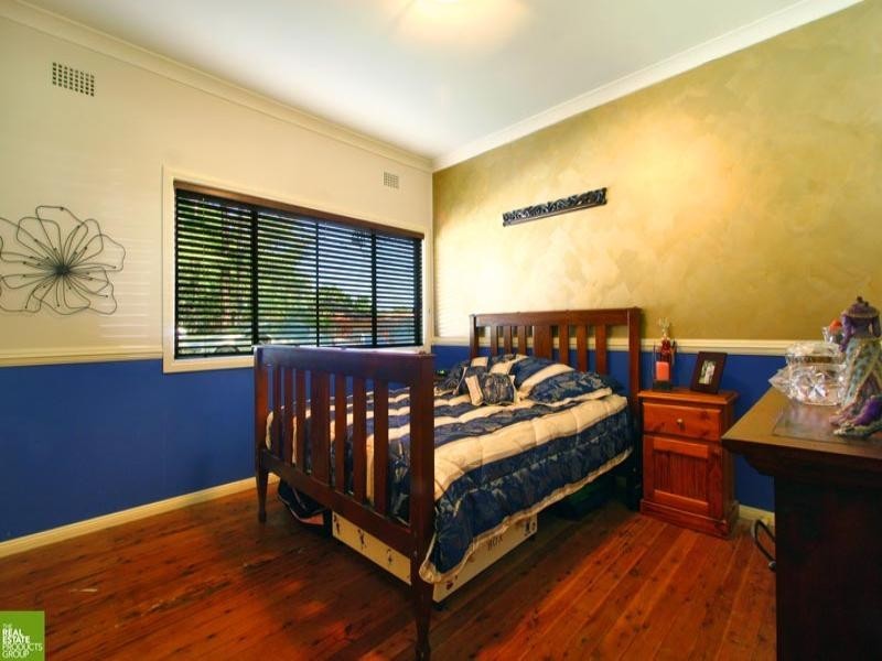 4 Reservoir Street, Mangerton NSW 2500