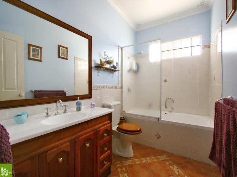 13 Rachel Crescent, Figtree NSW 2525