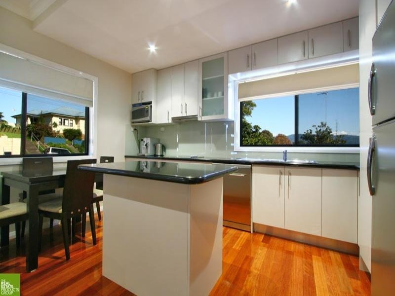 2/60 The Avenue, Mount Saint Thomas NSW 2500
