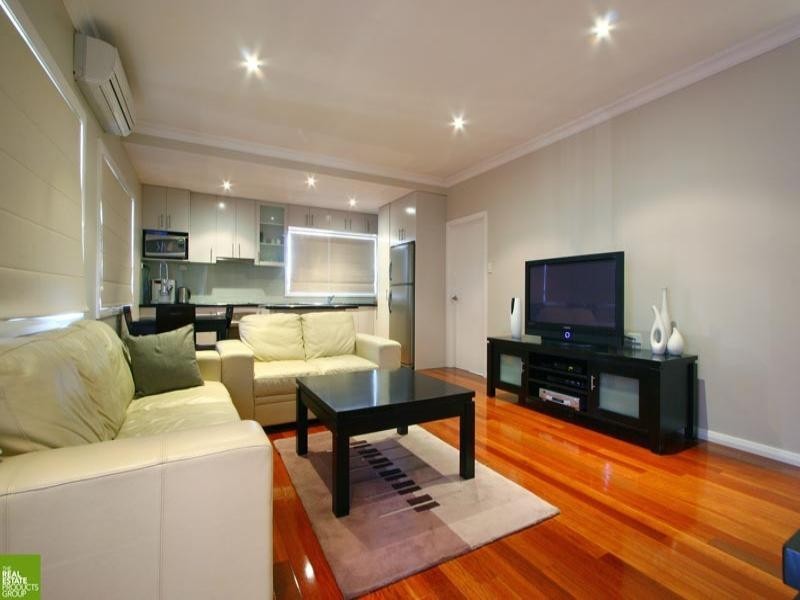 2/60 The Avenue, Mount Saint Thomas NSW 2500