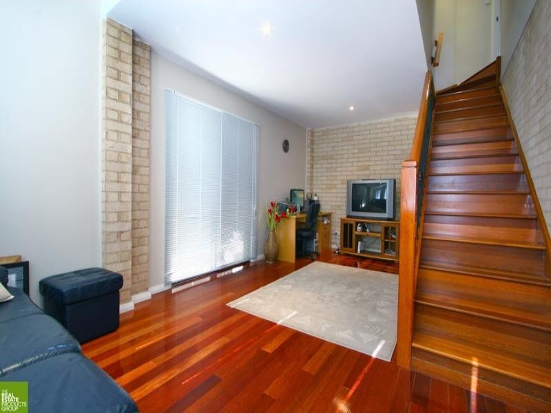 2/60 The Avenue, Mount Saint Thomas NSW 2500