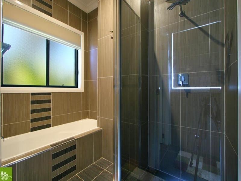 2/60 The Avenue, Mount Saint Thomas NSW 2500