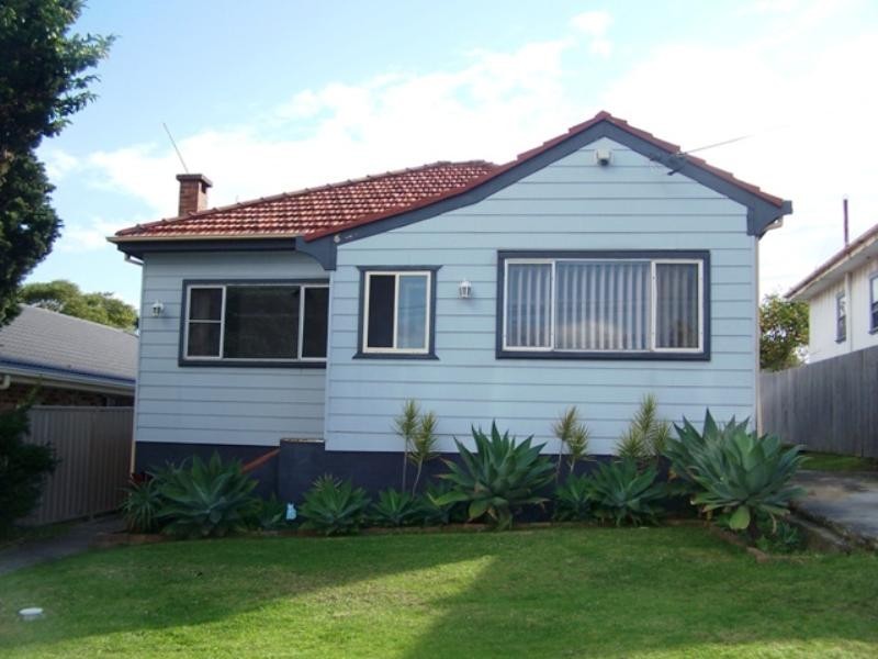 12 Hill Street, Mount Saint Thomas NSW 2500