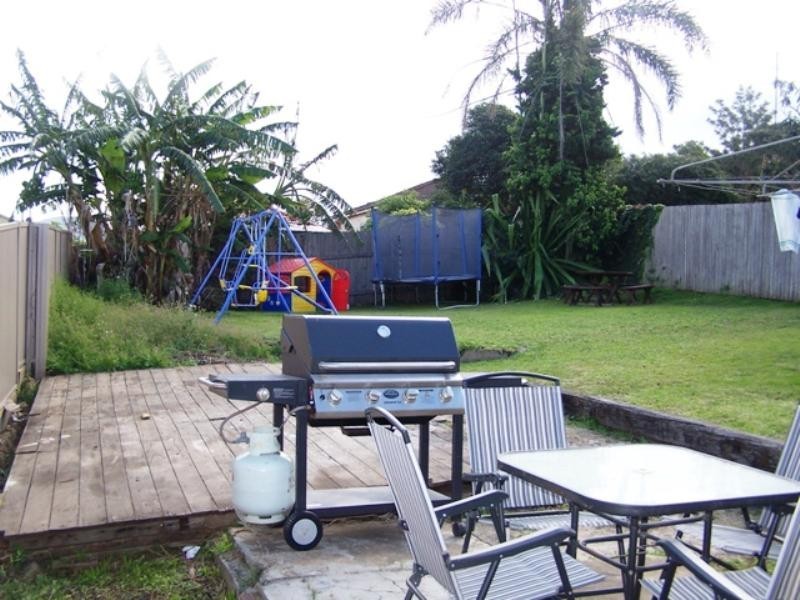 12 Hill Street, Mount Saint Thomas NSW 2500