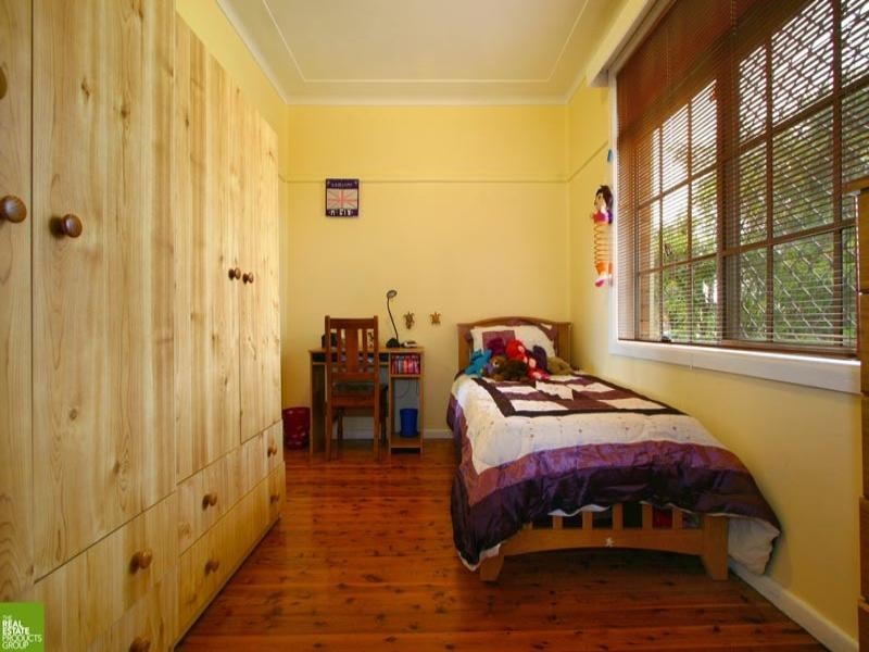 8 Burke Way, Berkeley NSW 2506