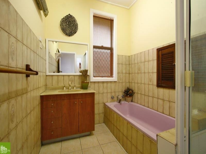 8 Burke Way, Berkeley NSW 2506