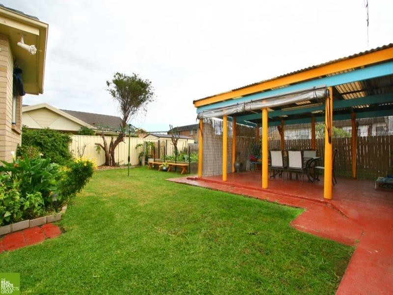 8 Burke Way, Berkeley NSW 2506