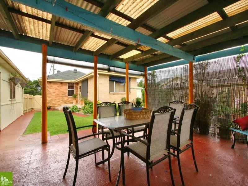 8 Burke Way, Berkeley NSW 2506